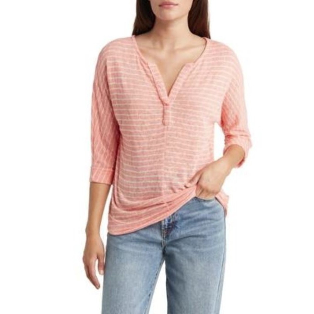 Caslon Women's Split Neck Northshore Striped 3/4 Sleeve Top in Coral/White Small